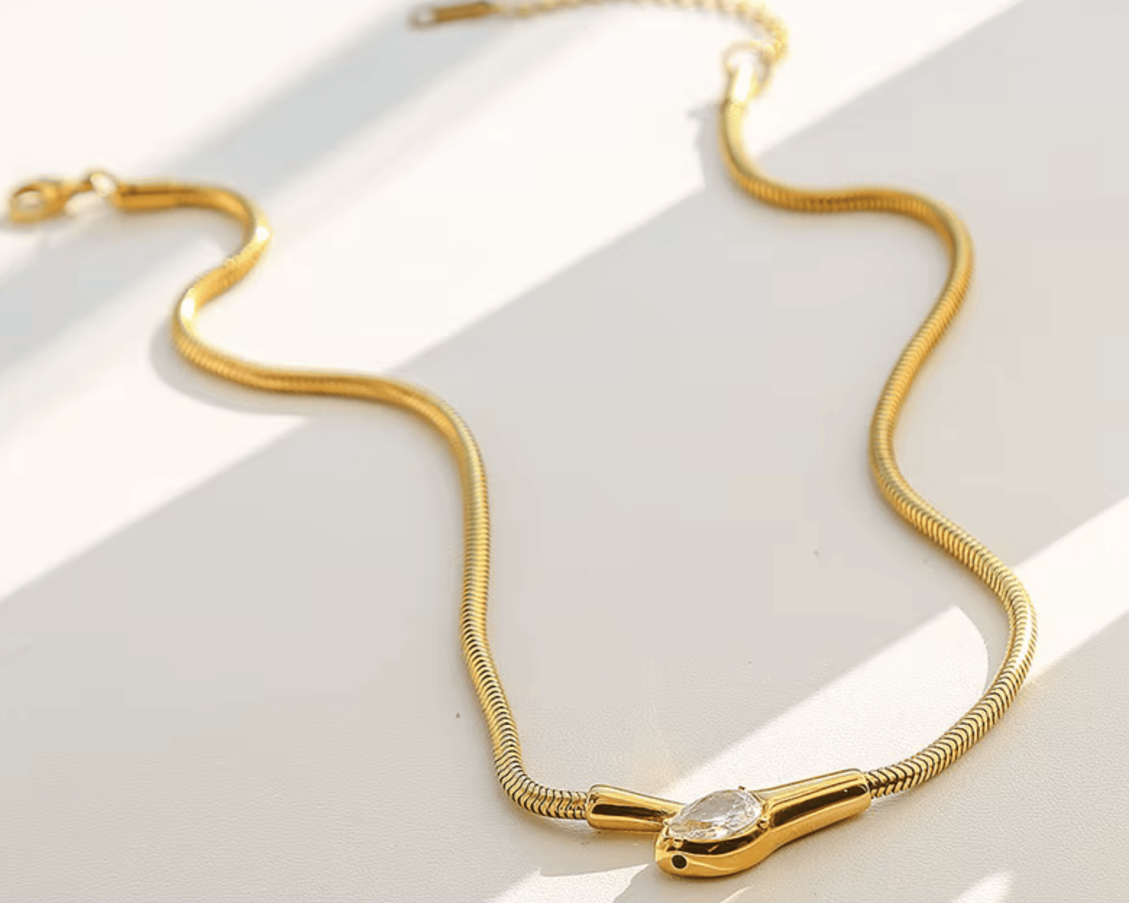 Necklace Sorelle in short gold— delicate stainless steel necklace by Élan by AKI